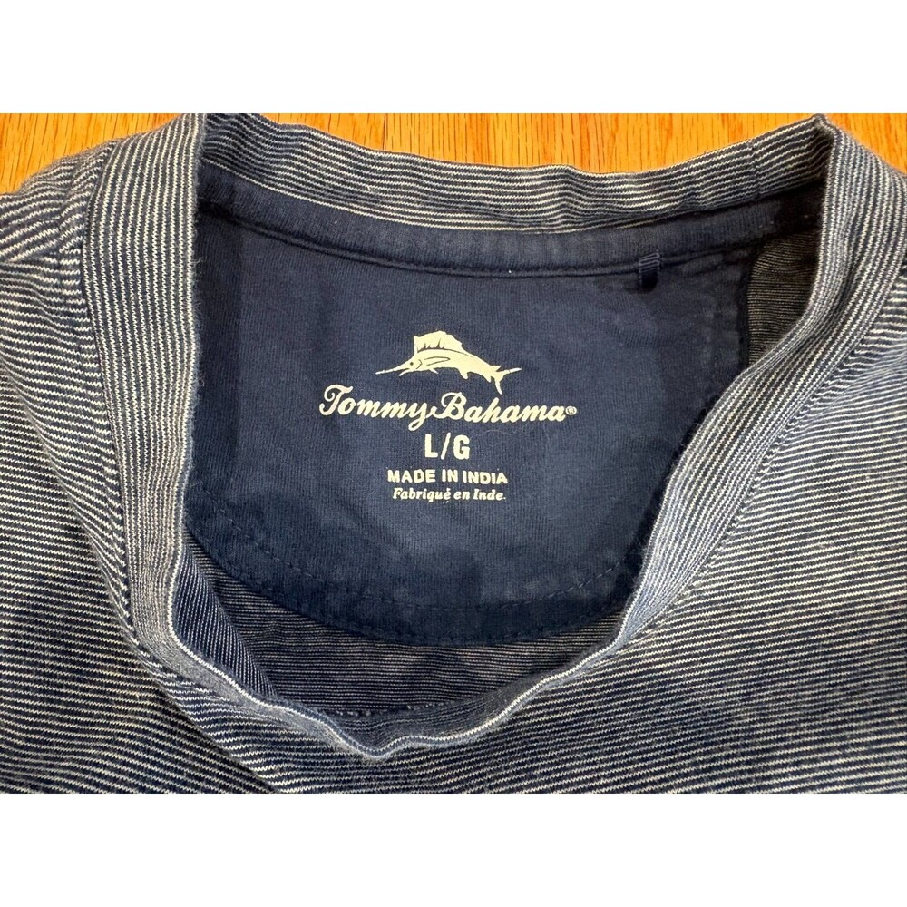 TOMMY BAHAMA Shirt Men's Size Large Crew Neck Blue Casual Knit Tee Logo Cotton